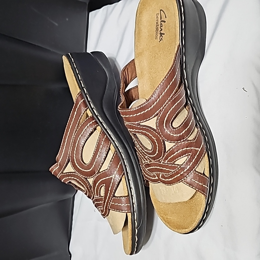 CLARKS Womens size 12 leather sandals